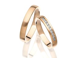 Trauringe in Rosegold, längsmatt, Diamanten