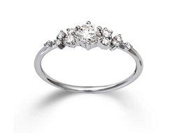 Ring in Weißgold mit elf Diamanten