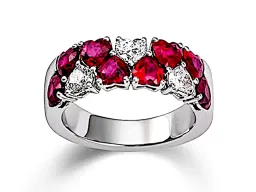 Weißgoldring mit Diamant-/Rubinherzen